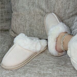 Cozy Cream Faux Fur Women's Slippers